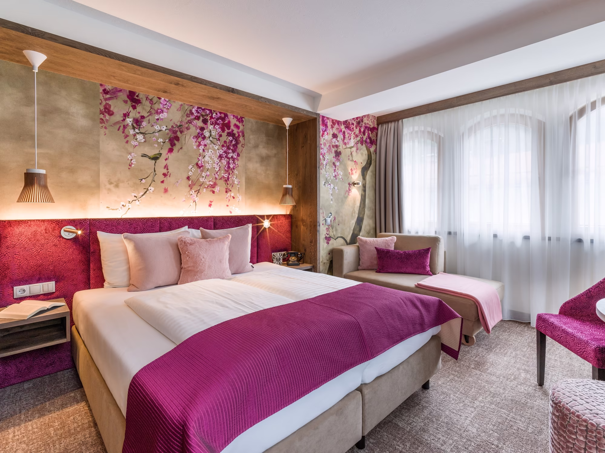Modernes Dreibettzimmer